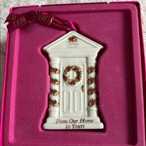 Gorgeous vintage 1962 Royal Albert White and Pink Porcelain Door Ornament !!